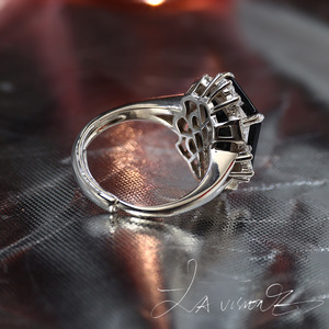 Anillo de aniversario para mujer con cristales negros vintage de la serie Otherworld - Product Image 2