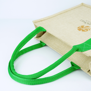 Sac fourre-tout en jute structuré de qualité supérieure avec logo personnalisé, poignées en sangle polyester, poche zippée 25x30x10cm - Cadeau d'entreprise réutilisable OEM/ODM - Product Image 2