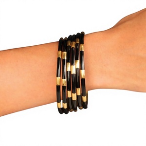 Pulseras de Latón con Baño de Oro y Resina Hechas a Mano para Mujer, Colección de Joyería de Moda al por Mayor, Diseño Premium, Tendencia para Bodas, IGI - Product Image 1