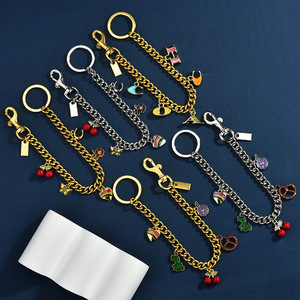 Porte-clés vintage en métal avec pendentif breloque lettre 'Cherry Biscuits' Or Argent Accessoire de porte-clés Vente en gros OEM - Product Image 1