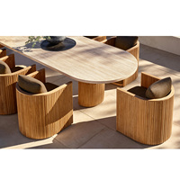 Ensemble de meubles de salle à manger en teck de style rétro moderne, léger et durable, chaise et table en bois massif pour utilisation en extérieur dans les restaurants
