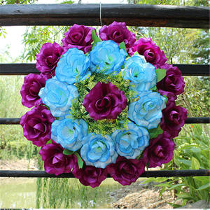 Couronne de fleurs artificielles en tissu bon marché, couronne de roses ouvertes pour la décoration funéraire de Pâques - Product Image 2