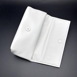 Vente en gros, <span class=keywords><strong>étui</strong></span> de rangement pour <span class=keywords><strong>lunettes</strong></span> de soleil en cuir artificiel blanc <span class=keywords><strong>fantaisie</strong></span> avec logo personnalisé, <span class=keywords><strong>étui</strong></span> <span class=keywords><strong>souple</strong></span> classique pour <span class=keywords><strong>lunettes</strong></span> - Product Image 4