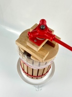 Familiebedrijf XH Model 001 Handmatige Fruitpersmachine Commercieel Gebruik Spirale Kerncomponent Eenvoudig te Gebruiken Fruitverwerking Fruit