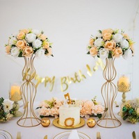 Support à fleurs en fer doré de luxe européen, centre de table de mariage et décoration de fête, support à fleurs avec un design élégant en spirale