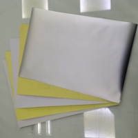 Feuille de papier aluminium auto-adhésive dorée ou argentée