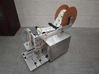 Machine d'étiquetage semi-automatique pour bouteilles plates, petite machine d'étiquetage de cartons pour bouteilles carrées, étiquetage de code QR et date de production