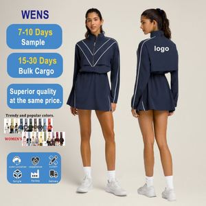 Ensemble de tennis et pickleball 2 pièces en nylon coupe-vent personnalisé, haut à manches longues et short respirant et confortable pour l'automne - Product Image 1