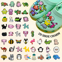 Breloques de chaussures en PVC mignonnes en gros, animaux de dessin animé 2D, animaux marins et terrestres assortis, pour sabots, sandales et cadeaux de fête