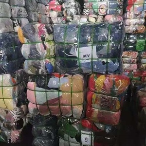 Fornitura all'ingrosso di balle di <span class=keywords><strong>abbigliamento</strong></span> usato autunnale da donna e da <span class=keywords><strong>uomo</strong></span> dalla Cina, per rivendita, esportazione e mercato di seconda mano, senza campioni. - Product Image 4