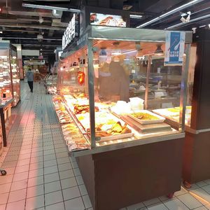 Vitrine de <span class=keywords><strong>charcuterie</strong></span> internationale pour canard rôti chinois, <span class=keywords><strong>charcuterie</strong></span> <span class=keywords><strong>italienne</strong></span> et saucisses allemandes avec protection de porte en verre - Product Image 2