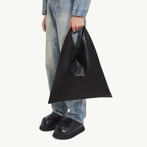 <span class=keywords><strong>Sac</strong></span> seau triangulaire <span class=keywords><strong>MM6</strong></span> de taille moyenne, grande capacité, sans logo, pour l'automne, usage quotidien, unisexe, à porter à la main ou à l'épaule - Product Image 1