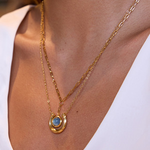 Collier pendentif en forme de sabot de cheval en acier inoxydable avec pierre bleue sertie, bijou de mode pour femme, cadeau - Product Image 3