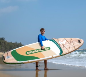 กระดานโต้คลื่นแบบพองลมสำหรับเล่นกีฬาทางน้ำ ขนาด 11'*34''*6'' รุ่น BF08 พับเก็บได้ แข็งแรงทนทาน เหมาะสำหรับการแข่งขัน ลดราคาพิเศษ - Product Image 1