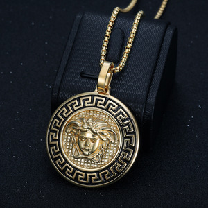 Collier pendentif en acier inoxydable plaqué or, plaque circulaire noircie, motif Grande Muraille, design mythologie grecque, lien pour enfants - Product Image 2