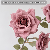 Fournisseur chinois de tiges de roses artificielles à 3 têtes, fleurs de roses artificielles, fausses roses en soie, roses de mariage pour centre de table de fête