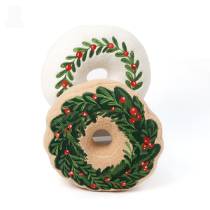 Coussin décoratif brodé personnalisé en forme de couronne de Noël verte pour canapé, ornement douillet pour un joyeux Noël - Product Image 4