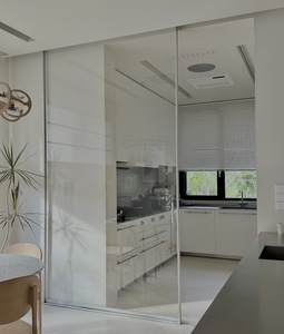 Porte coulissante minimaliste en aluminium à cadre fin, double vitrage en verre trempé blanc crème, pour chambre, cuisine, salle de bain, villa, hôtel - Product Image 4