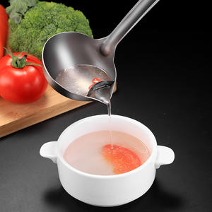 Louche à soupe en acier inoxydable à long manche pour la cuisine, écumoire à sauce, filtre à huile, passoire à graisse, cuillère séparatrice d'huile, d'eau et de graisse - Product Image 4