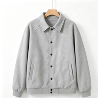 Blouson Bomber Homme en Daim à Col Rabattu, Fermeture Boutons-Pression, Manches Raglan Amples, Résistant au Vent, Vêtement d'Extérieur Quotidien pour l'Automne, avec Logo