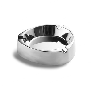 Cendrier en métal personnalisé de haute qualité, en forme de triangle, souvenir, cadeau, vente en gros - Product Image 3