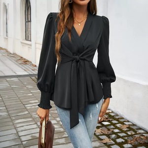 เสื้อแฟชั่นสีพื้นผูกเอวคอวีหรูหราของผู้หญิง - Product Image 1