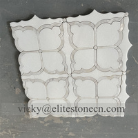 Mosaïque en marbre et coquillages mélangés, jet d'eau, blanc Thassos, nacre, 10 mm, design graphique mural moderne pour intérieur