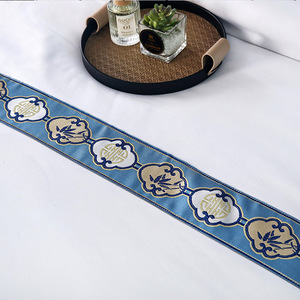 Set di Quattro Pezzi per Letto d'Albergo di Lusso Personalizzato all'Ingrosso, Stile Lenzuolo Piatto, Copripiumino Bianco, Copriletto di Fabbrica - Product Image 3
