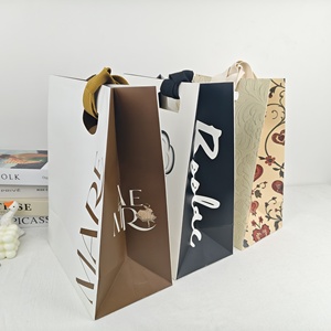 Sacchetti di <span class=keywords><strong>Carta</strong></span> Fustellati Personalizzati Versione Completa con Basso MOQ per Set Sportivi e Scarpe - Product Image 1