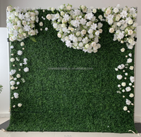 Nouveau mur d'herbe verte de toile de fond de mariage lisse de 8 pieds avec rose rouge et mur de plantes artificielles pour les occasions de Noël en vente!