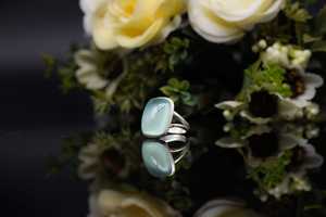 Bague en argent sterling 925 faite à la main avec pierres précieuses naturelles, chalcédoine aqua, sertie en clos, bijoux élégants et tendance de haute qualité pour femmes - Product Image 4