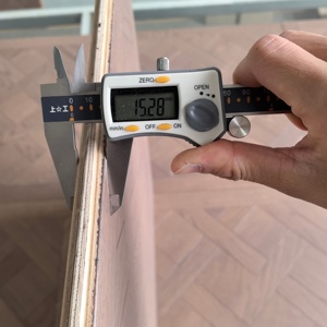 <span class=keywords><strong>Parquet</strong></span> en bois <span class=keywords><strong>massif</strong></span> laqué de chêne européen de haute qualité pour l'aménagement intérieur, 600x600 - Product Image 4
