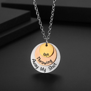 Collier personnalisable en acier inoxydable plaqué or 18 carats avec <span class=keywords><strong>pendentif</strong></span> disque empilé et gravure personnalisée - Product Image 1