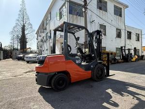 For Compact <b>Used</b> Forklift 3 Ton Diesel Engine Stacker Three Stage Mast Side Shift Japan - Product Image 5