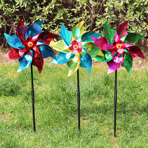 Éloigne-oiseaux rotatif à 8 pales avec laser réfléchissant pour le contrôle des nuisibles dans le jardin - Product Image 3