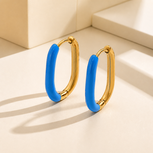 Pendientes de Aro con Detalles en Azul Dorado, Acero Inoxidable, Chapado al Vacío en Oro de 14K, Pendientes Huggie con Circonita Cúbica - Product Image 1