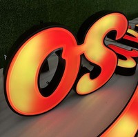 Enseigne commerciale autoportante à effet dynamique personnalisée par le fabricant, lettres LED RGB, éclairage publicitaire extérieur