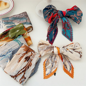 ผ้าพันคอเครปลายดอกไม้ใหม่ ผ้าคลุมศีรษะสำหรับผู้หญิง ผ้าคาดผม ผ้าพันคอผูกคอ ผ้าพันคอริบบิ้นยับ ผ้าคลุมไหล่สี่เหลี่ยมขนาด 70 ซม. - Product Image 1