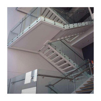 Rampe d'escalier en verre en forme de L moderne et contemporaine de luxe