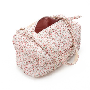 Sac de voyage matelassé <span class=keywords><strong>en</strong></span> coton pour femme, petit sac fourre-tout <span class=keywords><strong>en</strong></span> coton matelassé pour femme, mini sac de voyage <span class=keywords><strong>en</strong></span> tissu éponge pour l'extérieur, sac de voyage mini Peony - Product Image 3