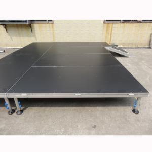 Escenario Portátil Modular de Aluminio para Eventos Musicales de 1m x 1m, Altura Ajustable, Superficie Antideslizante y Fácil Montaje - Product Image 1