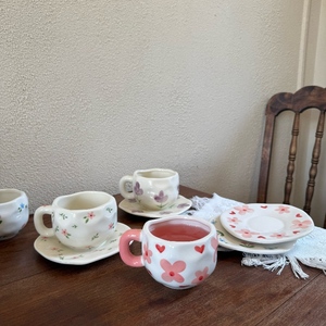 أكواب قهوة وشاي من السيراميك مصنوعة يدويًا مع صحونها للمقاهي من مصنع تشاوتشو للبيع بالجملة - Product Image 4