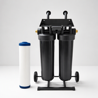 Chariot mobile de filtration d'eau avec deux boîtiers de cartouches, roues, poignées et ports de connexion