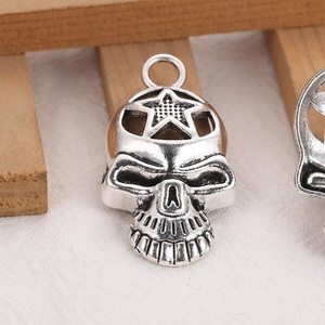 Colgante de calavera con recorte de estrella 3D de aleación de zinc en bronce plateado antiguo para detalles de chalecos de motociclista - Product Image 3