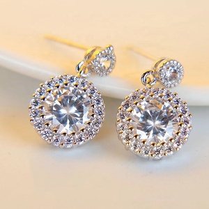 Pendientes redondos de Plata de Ley 925, con diamantes de moissanita y flores - Product Image 5