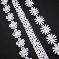 Dentelle florale délicate, logo brodé personnalisé en usine, dentelle soluble dans l'eau pour la couture de vêtements pour enfants