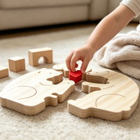 Ornement en bois personnalisé en forme d'ours familial en pin, avec cœur rouge gravé, décoration de table, cadeau