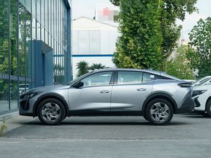 Dongfeng <span class=keywords><strong>Peugeot</strong></span> <span class=keywords><strong>408X</strong></span> Compact Hatchback 1,5 T Turbo, luz de coche de gasolina de segunda mano, tela Interior R17 5, vehículo de gasolina, coches usados - Product Image 4