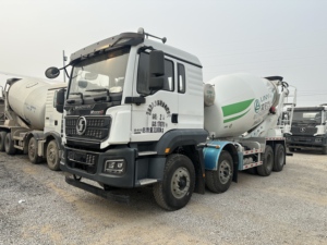 Camion malaxeur à béton SHACMN M3000S neuf en stock, 12/14 mètres cubes, moteur Weichai, configuration 8x4, moteur et boîte de vitesses haute performance - Product Image 1