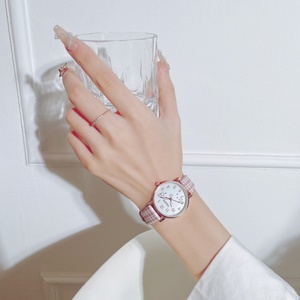 Reloj de Cuarzo para Mujer con Correa a Cuadros y Esfera de Estrellas, Elegante y Casual, Regalo para Damas - Product Image 3